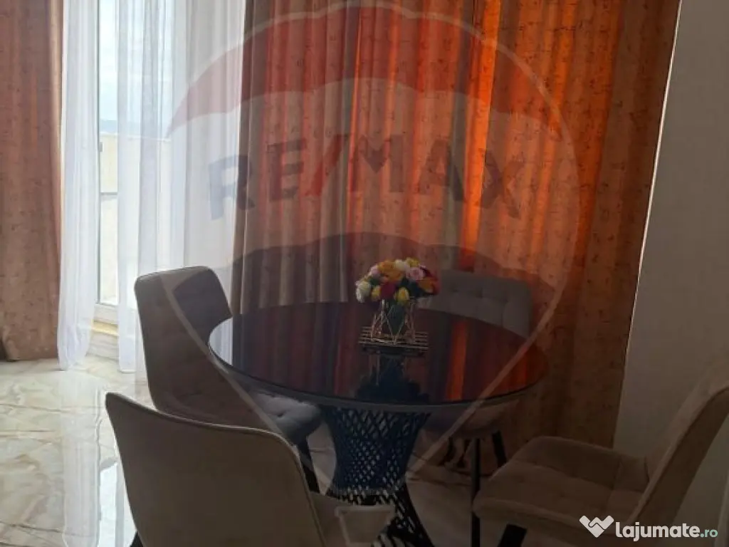 Apartament cu 4 camere de vânzare în zona Sarari