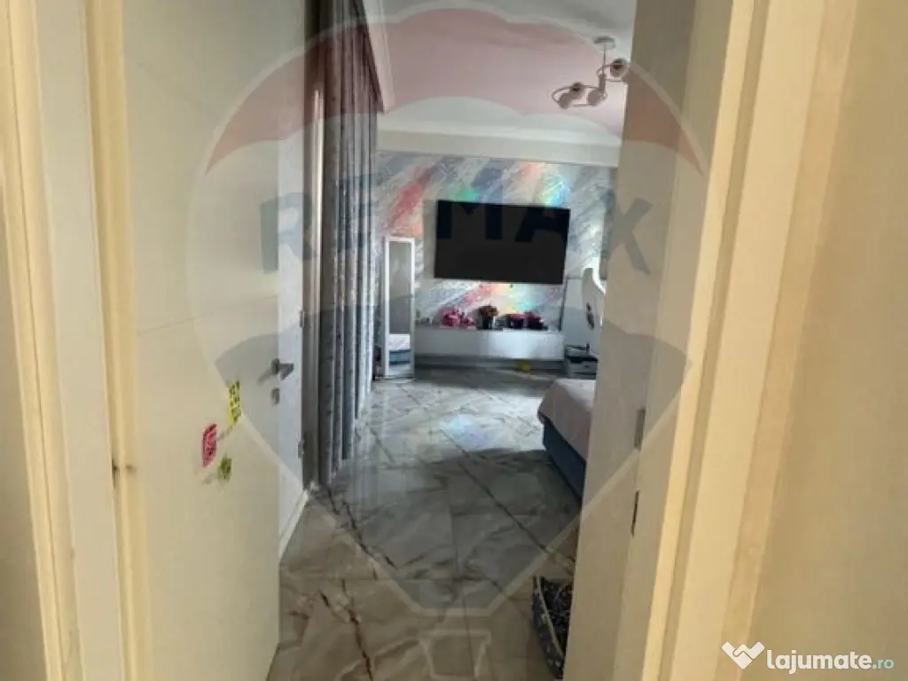 Apartament cu 4 camere de vânzare în zona Sarari