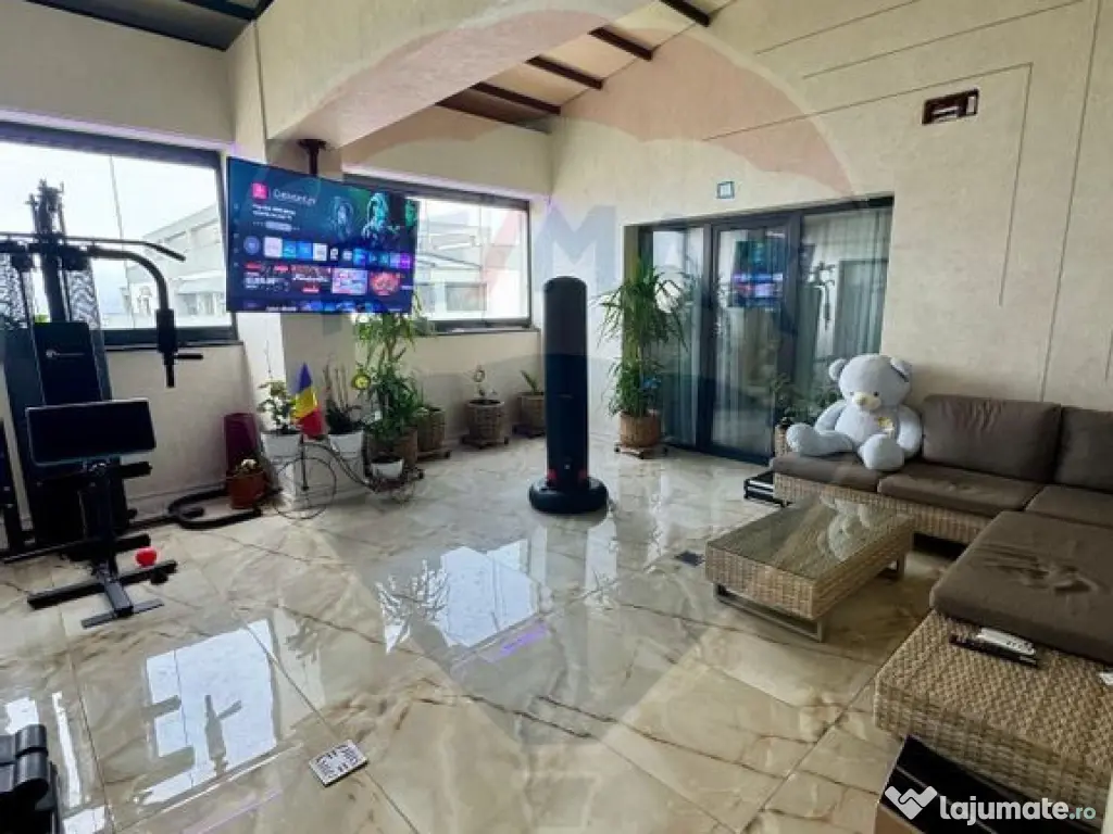 Apartament cu 4 camere de vânzare în zona Sarari
