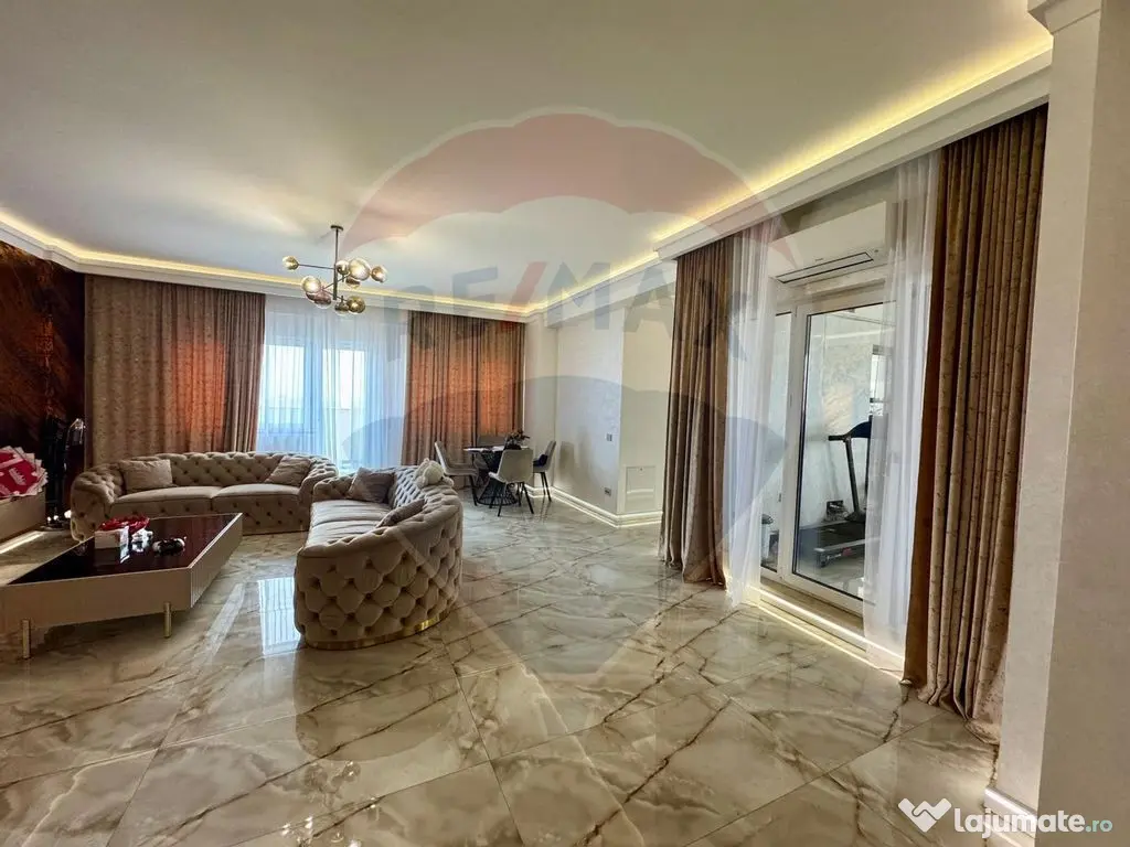 Apartament cu 4 camere de vânzare în zona Sarari