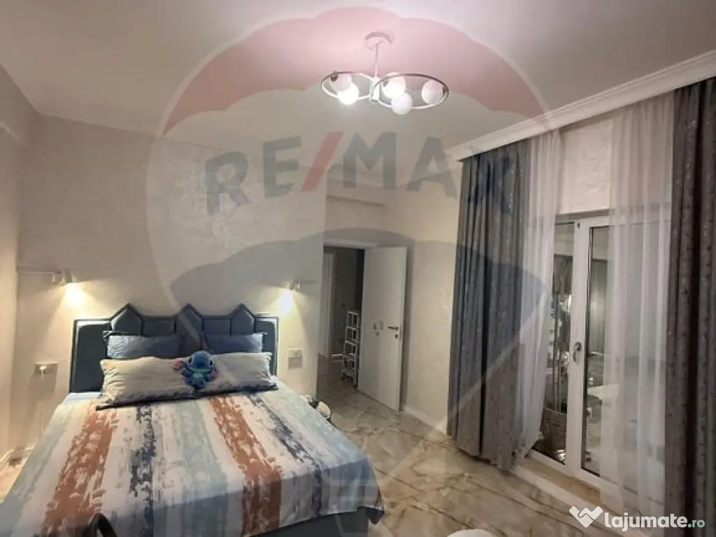 Apartament cu 4 camere de vânzare în zona Sarari