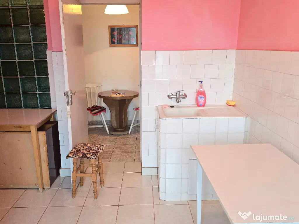 Vand apartament 2 camere decomandat in Deva, etaj 2, 