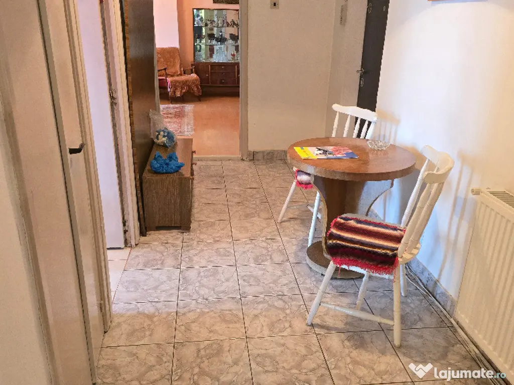 Vand apartament 2 camere decomandat in Deva, etaj 2, 