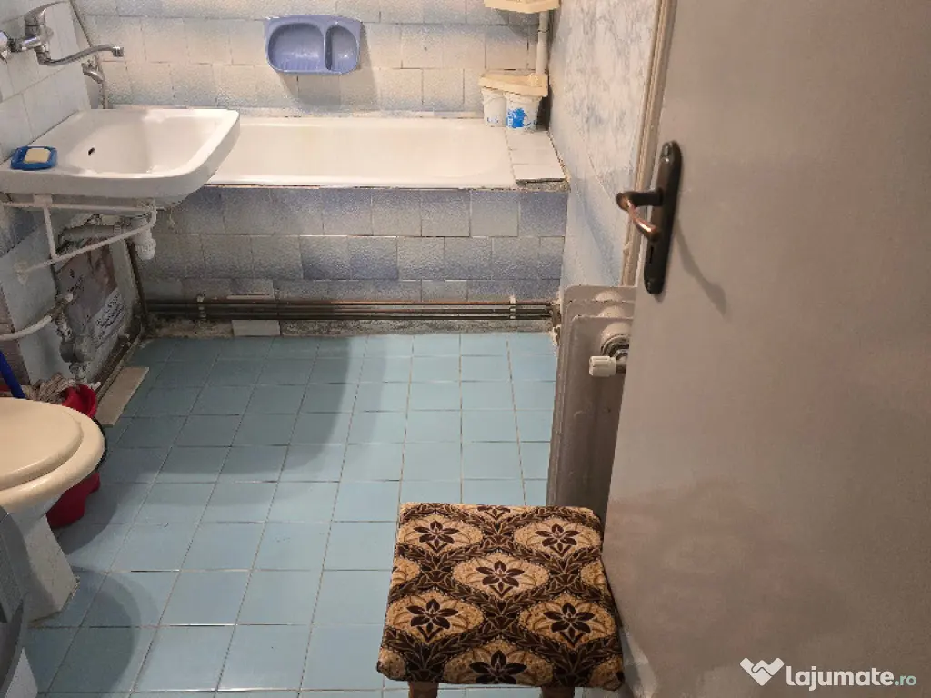 Vand apartament 2 camere decomandat in Deva, etaj 2, 