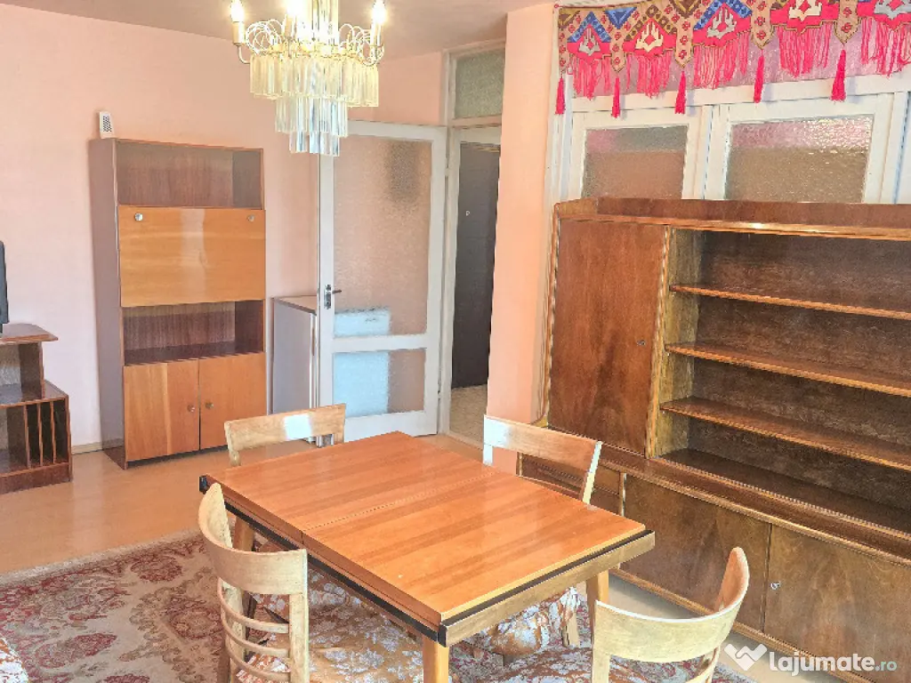 Vand apartament 2 camere decomandat in Deva, etaj 2, 