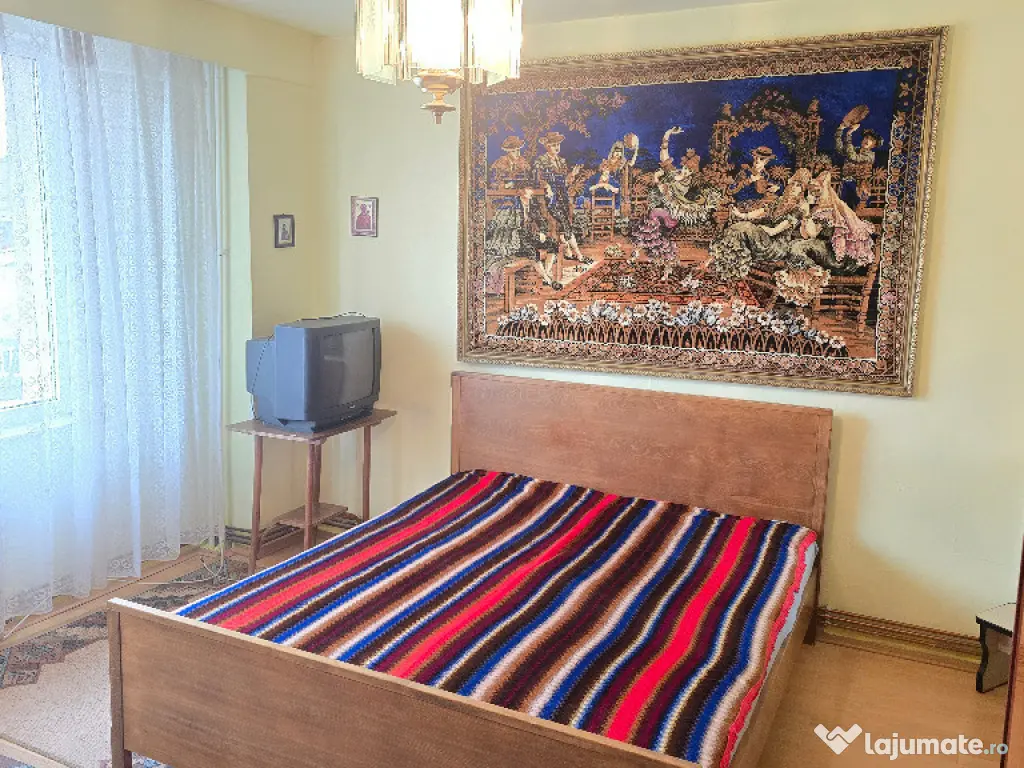 Vand apartament 2 camere decomandat in Deva, etaj 2, 