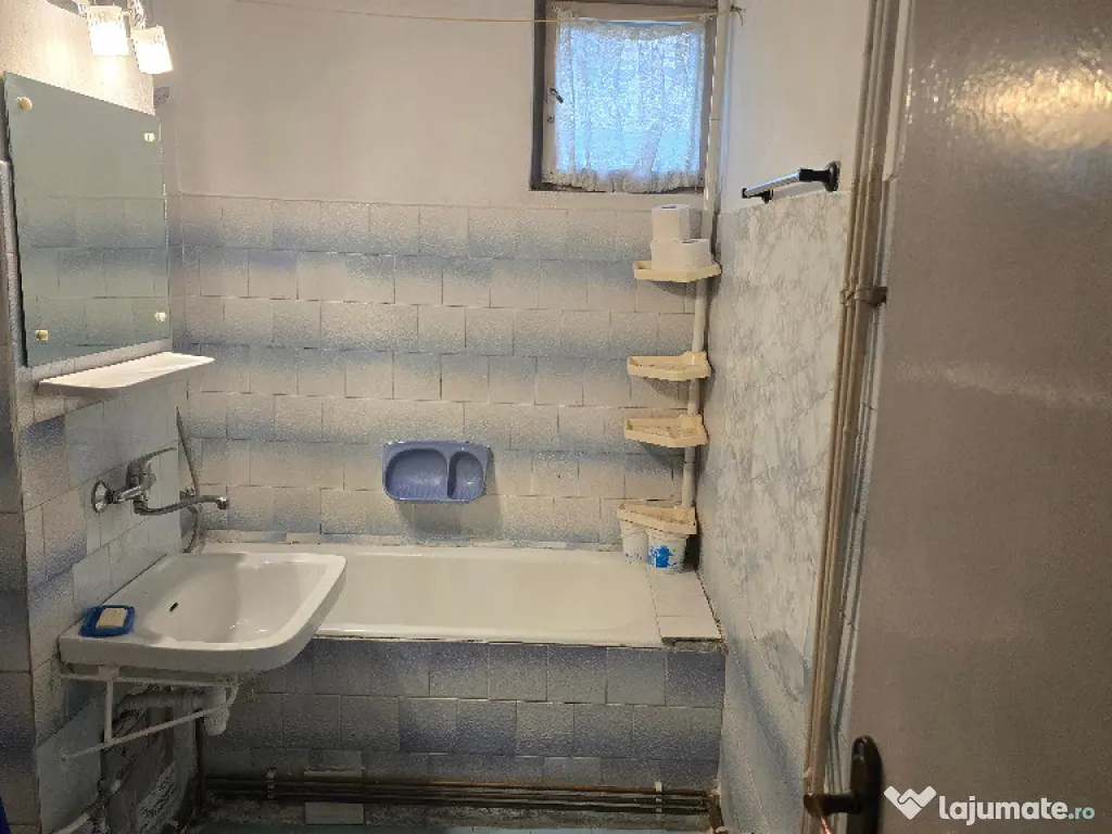 Vand apartament 2 camere decomandat in Deva, etaj 2, 