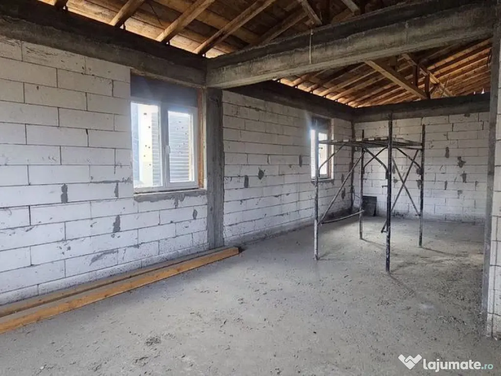 Casa la rosu Bariera Traian, teren 896 mp, 175.000 EUR 