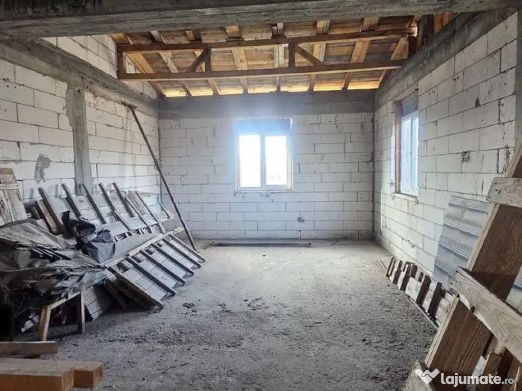 Casa la rosu Bariera Traian, teren 896 mp, 175.000 EUR 