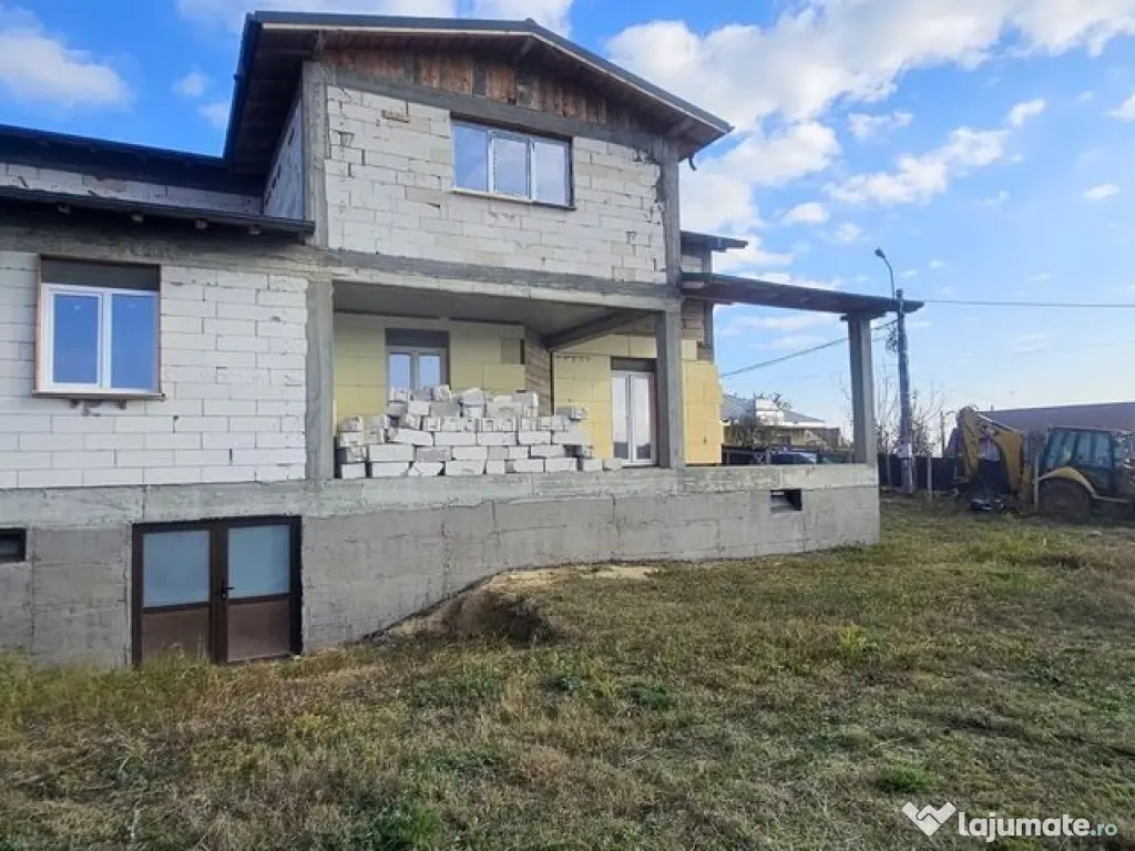 Casa la rosu Bariera Traian, teren 896 mp, 175.000 EUR 