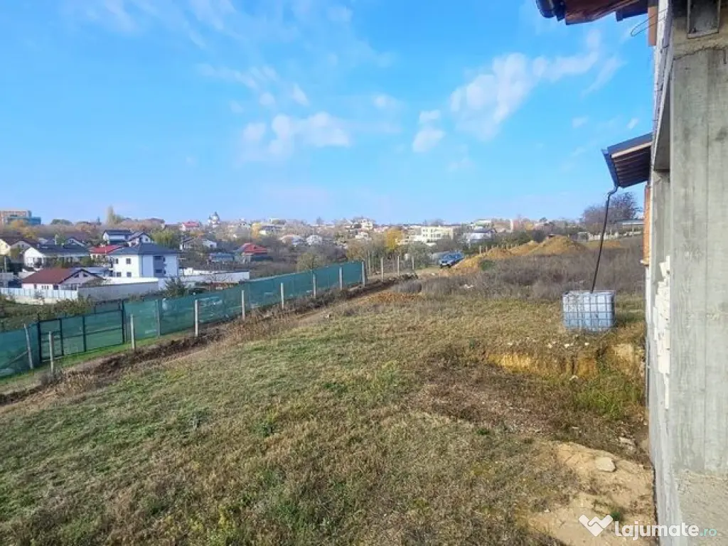 Casa la rosu Bariera Traian, teren 896 mp, 175.000 EUR 