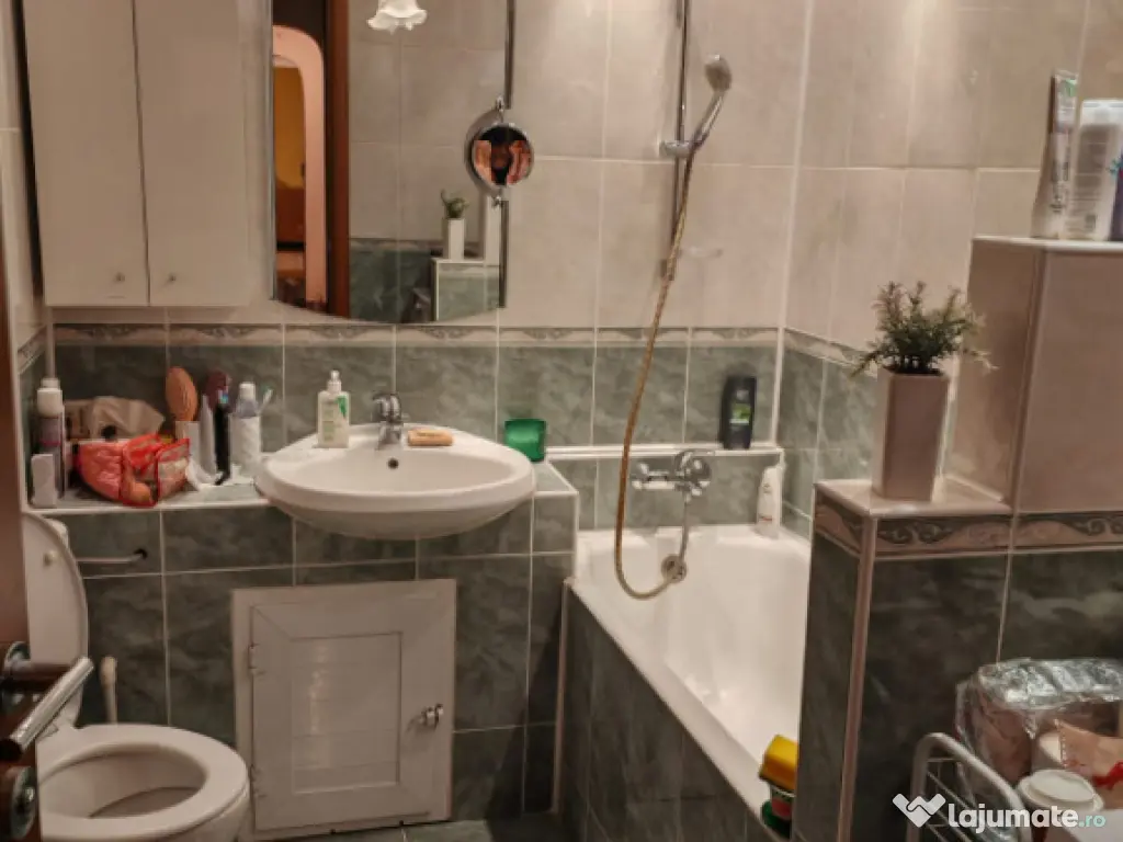 Apartament 3 camere de vanzare zona Tomis Nord, Constanta 