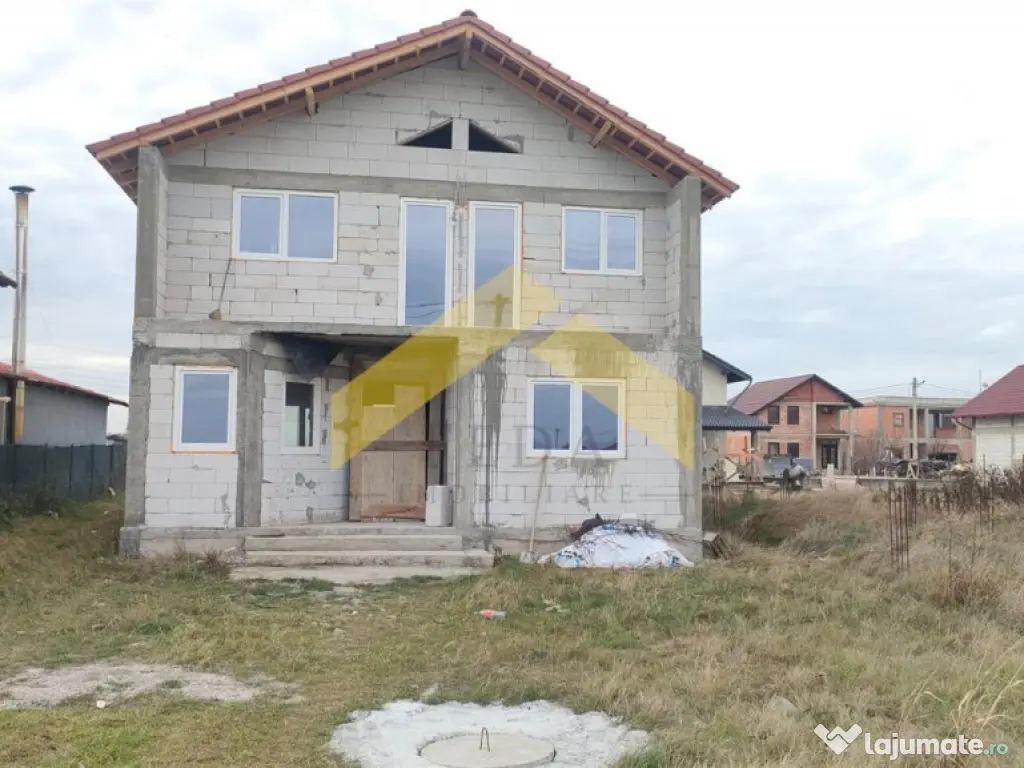 Casa la rosu de in localitatea Fantanele