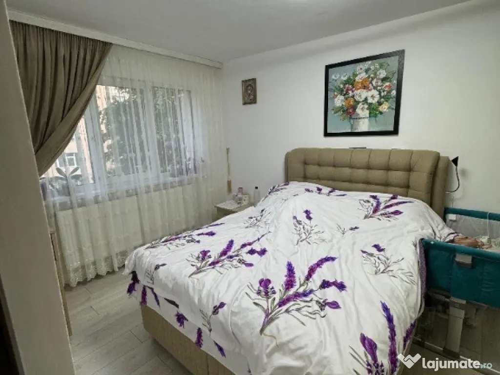 Vand apartament cu 2 camere