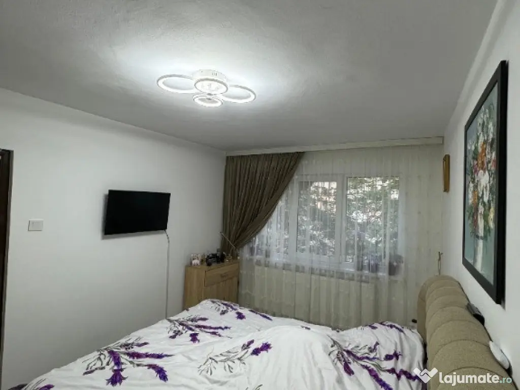 Vand apartament cu 2 camere