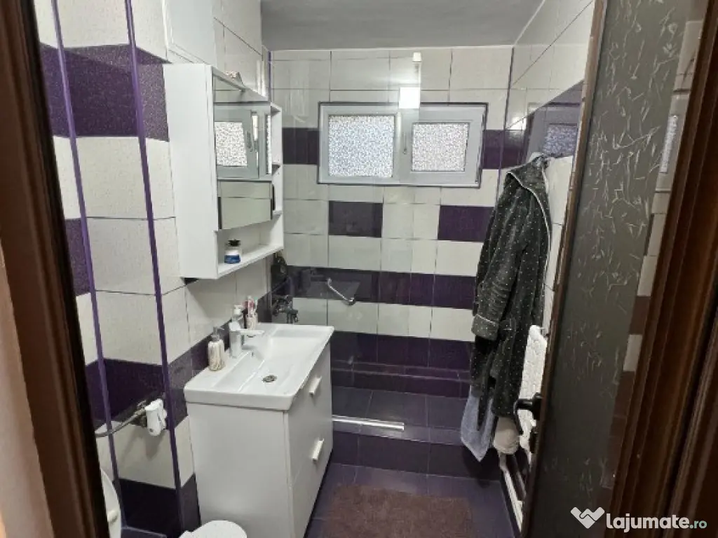 Vand apartament cu 2 camere