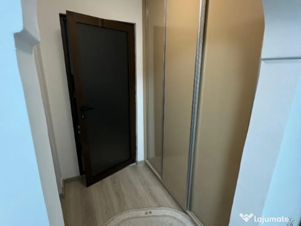 Vand apartament cu 2 camere