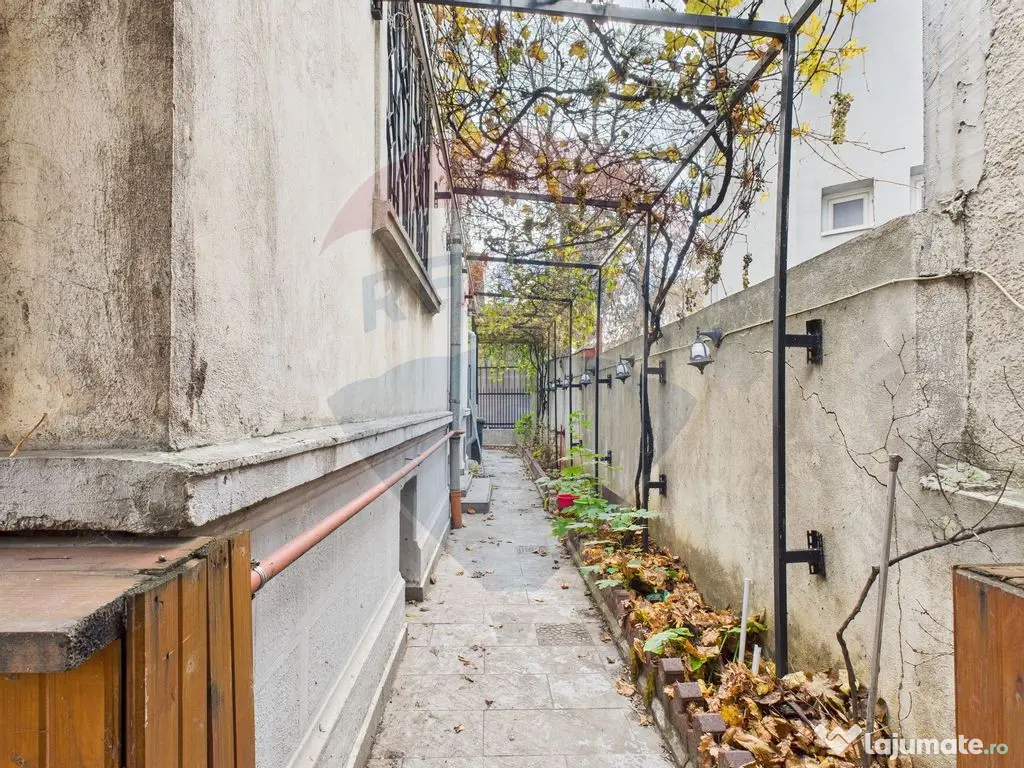 Vila S+P+2+M, 15 camere, ideala pentru investitie - Ștef... 