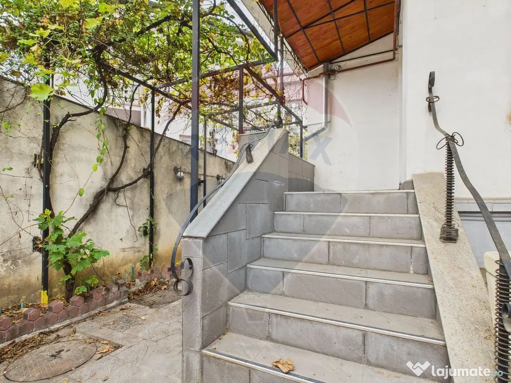 Vila S+P+2+M, 15 camere, ideala pentru investitie - Ștef... 