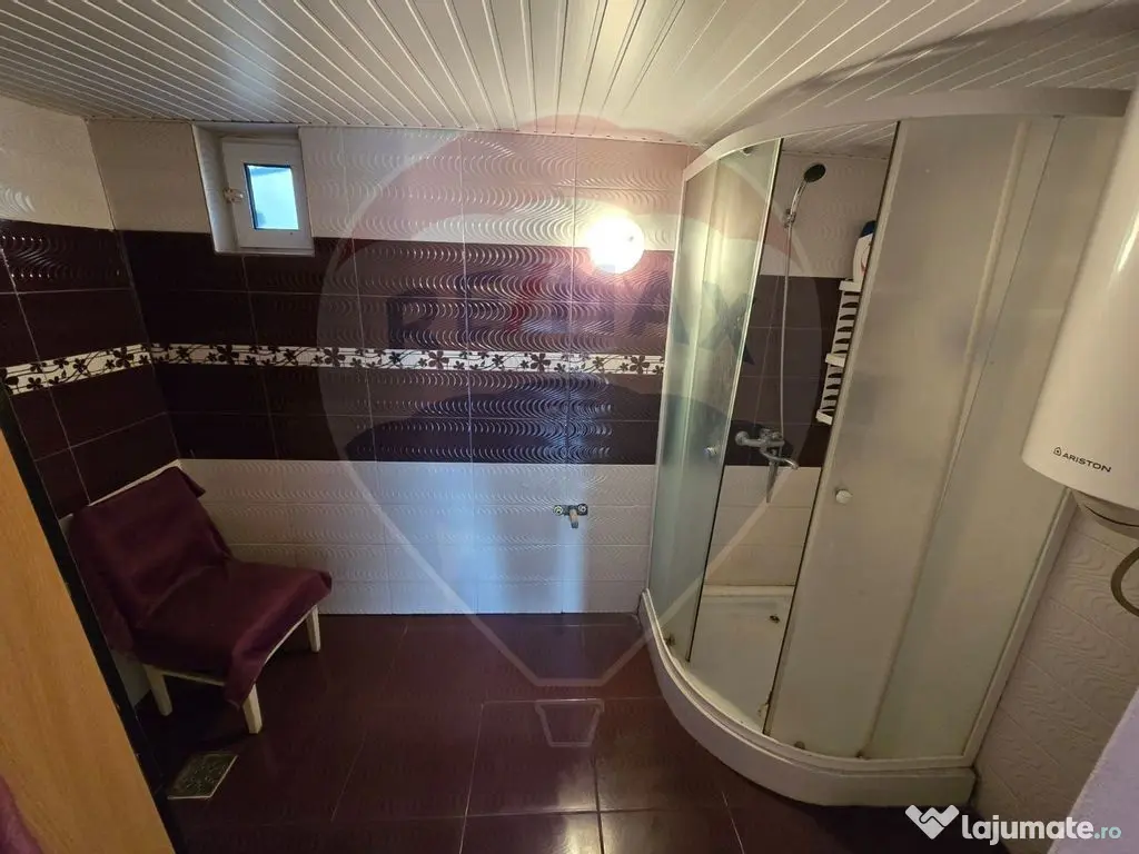 Casă / Vilă cu 6 camere de vânzare 