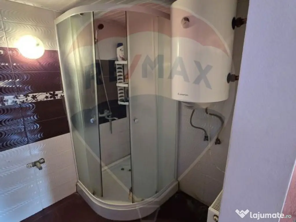 Casă / Vilă cu 6 camere de vânzare 