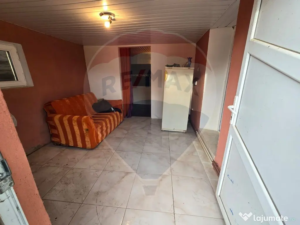 Casă / Vilă cu 6 camere de vânzare 