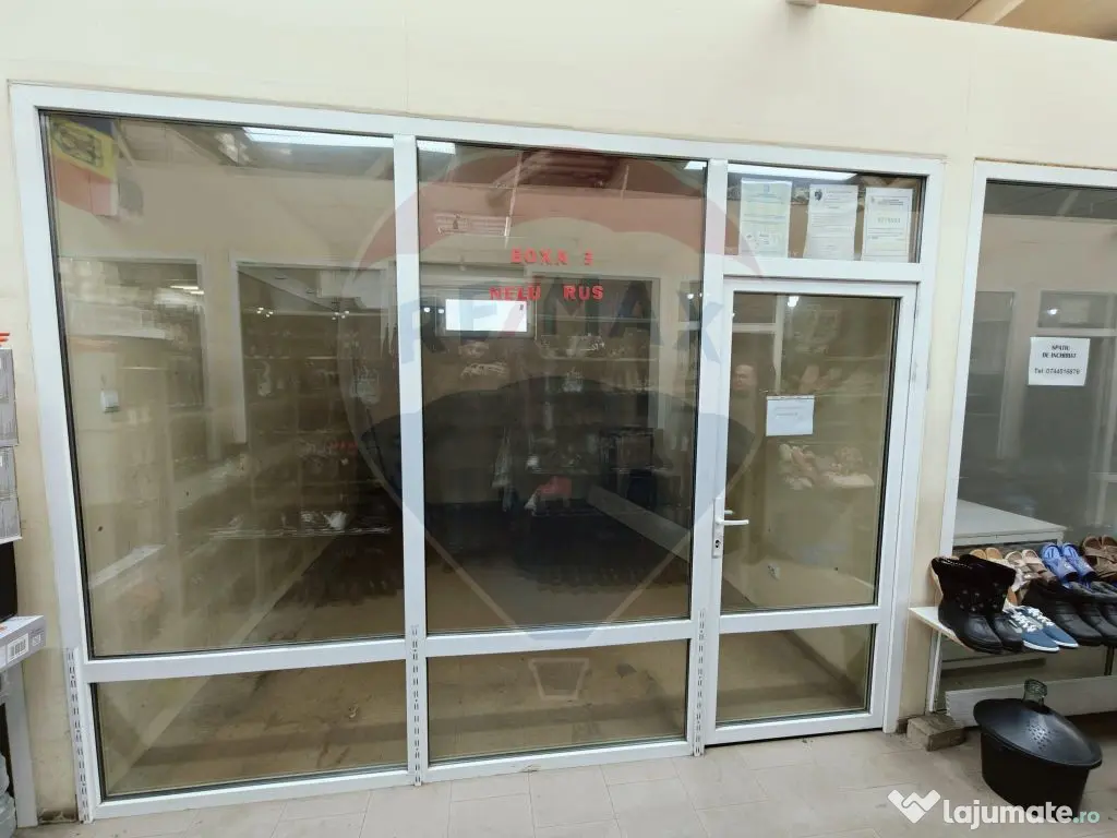 Boxă de închiriat Piața Izvoare cu vitrină