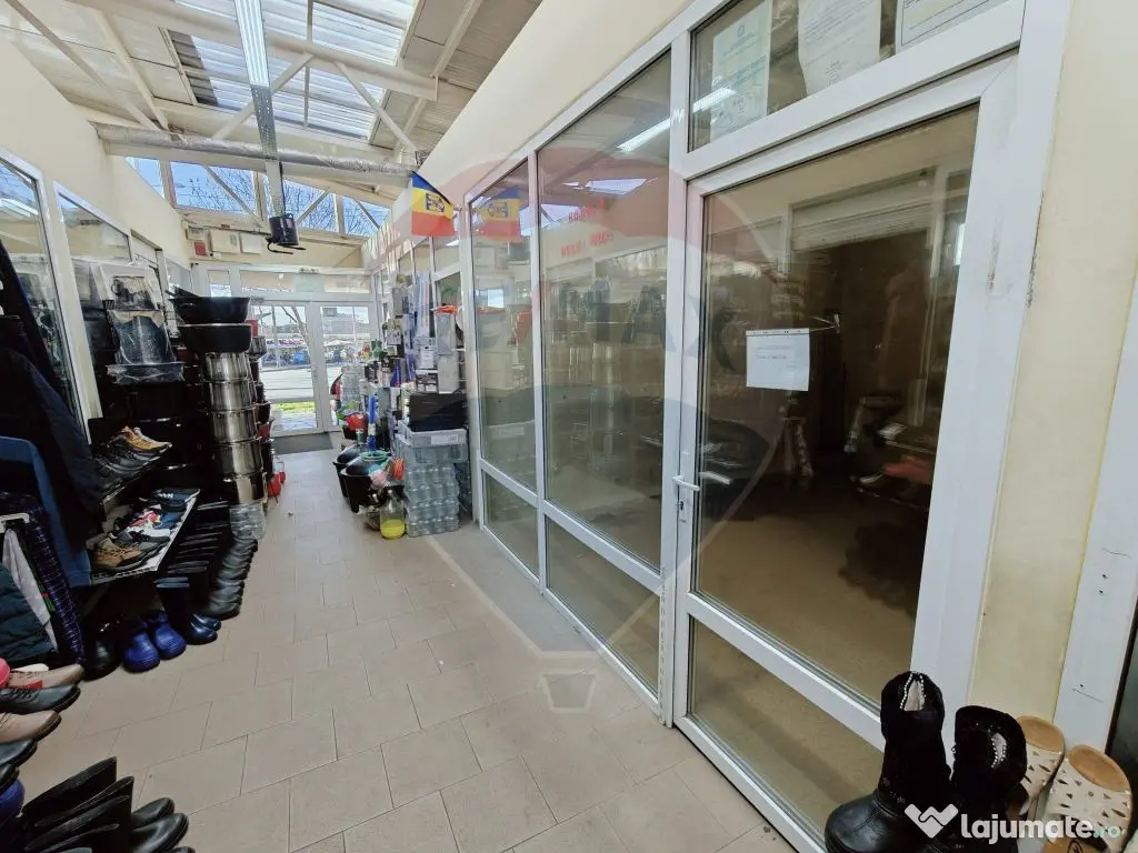 Boxă de închiriat Piața Izvoare cu vitrină