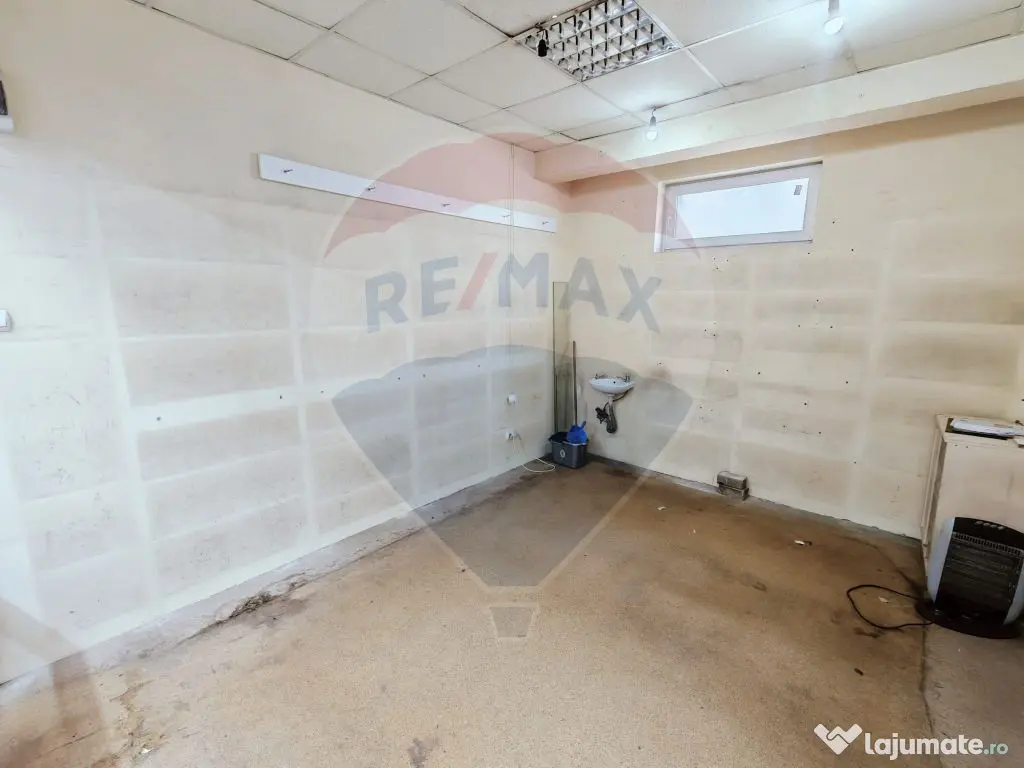 Boxă de închiriat Piața Izvoare cu vitrină