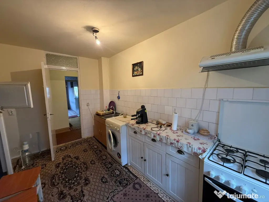 Apartament 3 camere, decomandat, parter, zona Calea Zarandului 