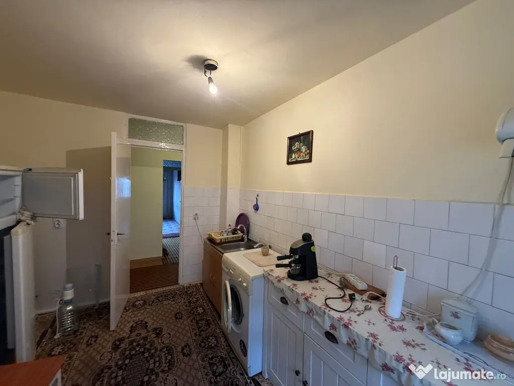 Apartament 3 camere, decomandat, parter, zona Calea Zarandului 
