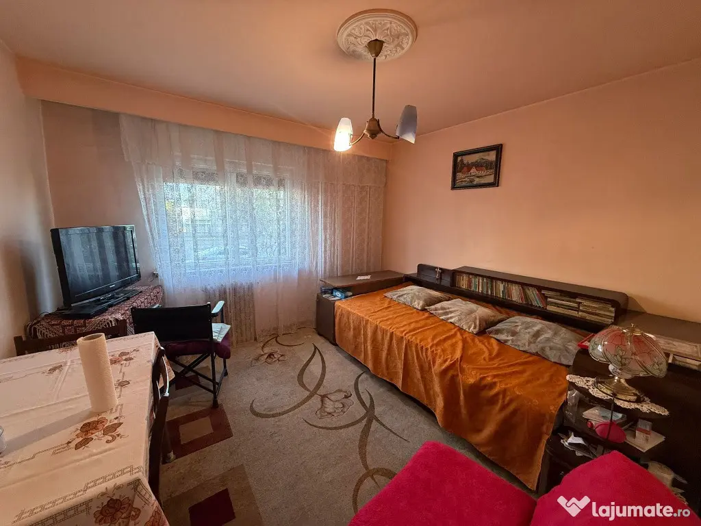 Apartament 3 camere, decomandat, parter, zona Calea Zarandului 
