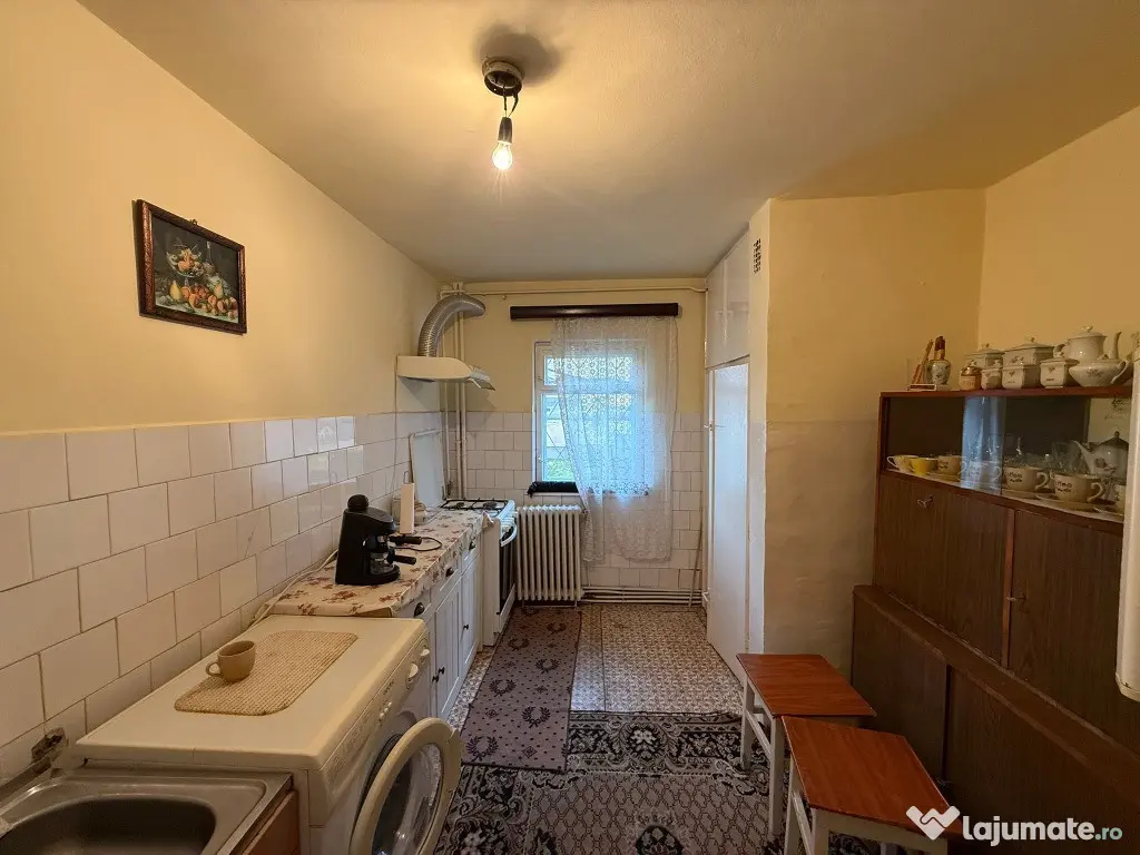 Apartament 3 camere, decomandat, parter, zona Calea Zarandului 