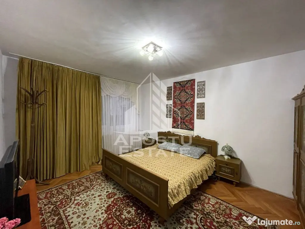 Apartament 2 camere, Decomandat, zona Spitalul Judetean.