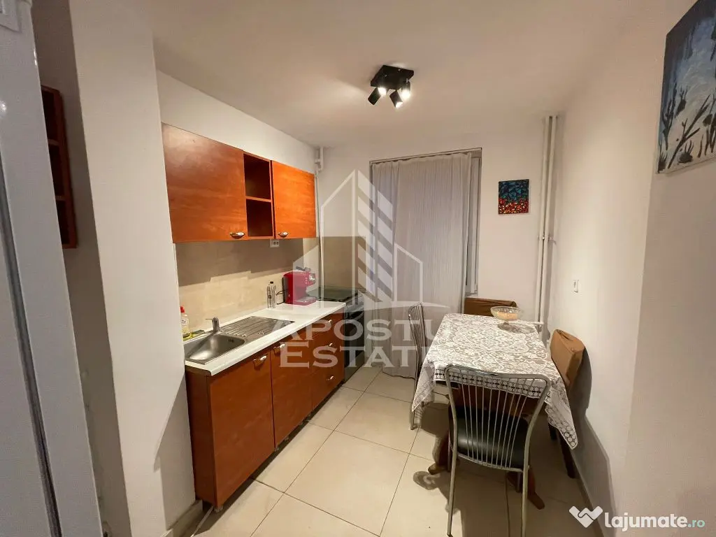 Apartament 2 camere, Decomandat, zona Spitalul Judetean.