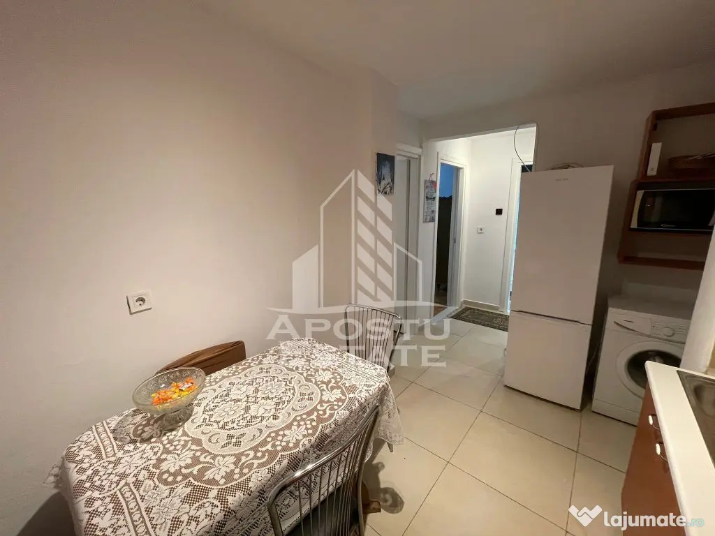 Apartament 2 camere, Decomandat, zona Spitalul Judetean.