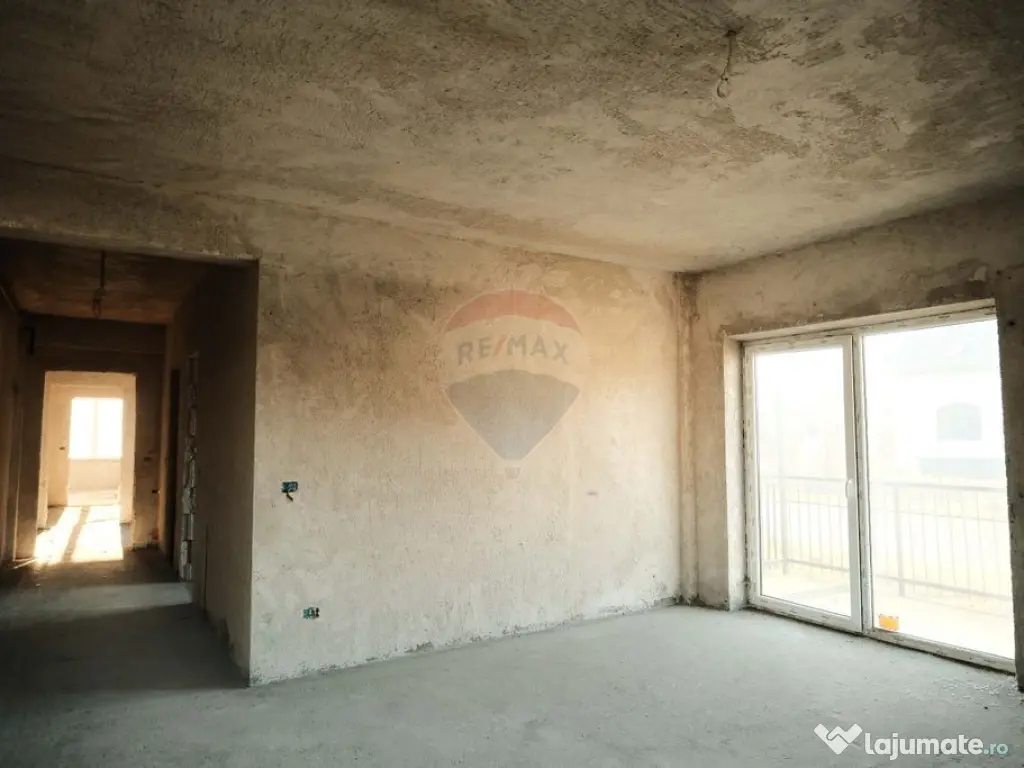 De vanzare bloc la gri format din 9 apartamente 