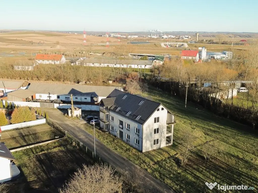 De vanzare bloc la gri format din 9 apartamente 