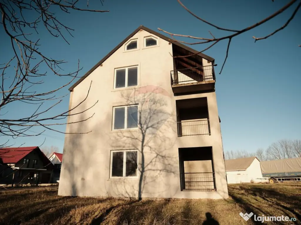 De vanzare bloc la gri format din 9 apartamente 