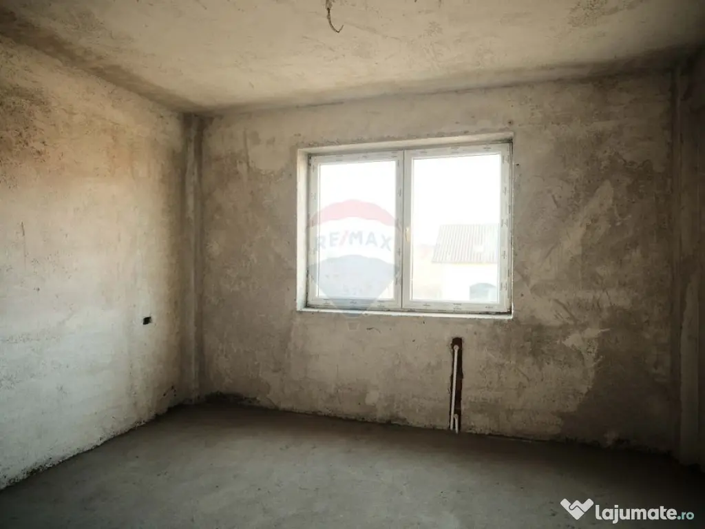 De vanzare bloc la gri format din 9 apartamente 