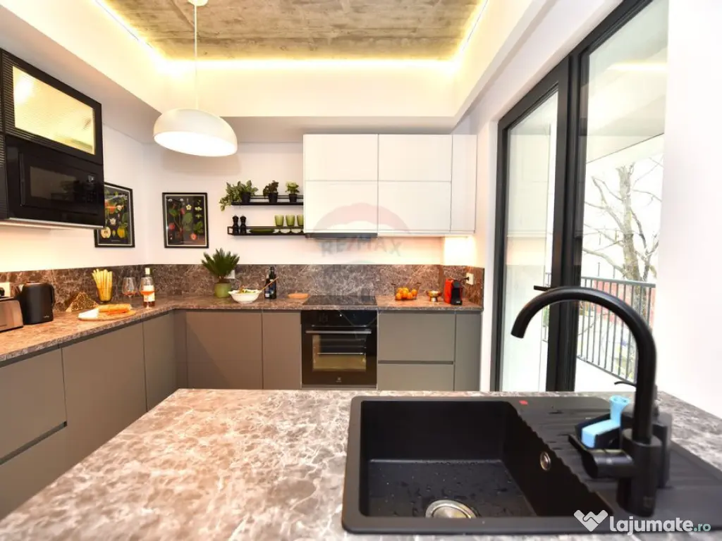 Vanzare Apartament 3 camere imobil 2024 | Piata Universit... 