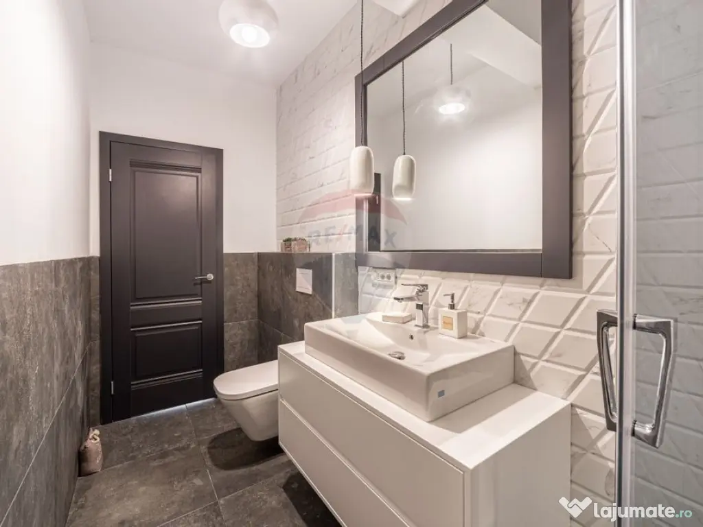 Apartament tip PENTHOUSE, 3 camere de vânzare, posibil R... 