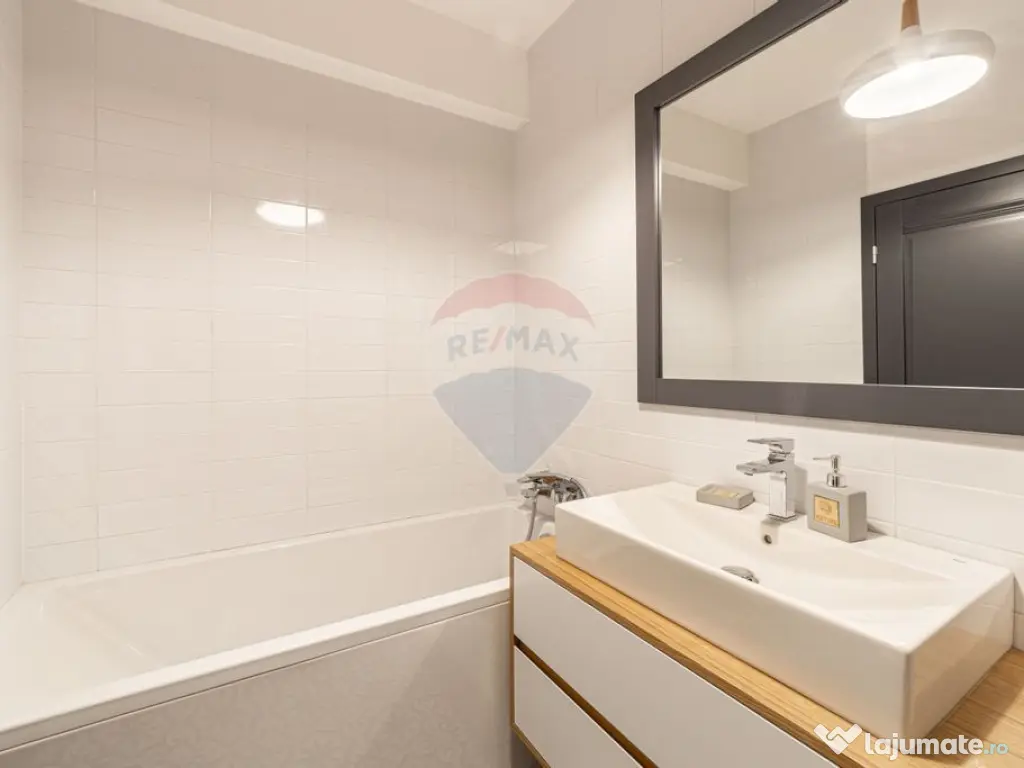 Apartament tip PENTHOUSE, 3 camere de vânzare, posibil R... 