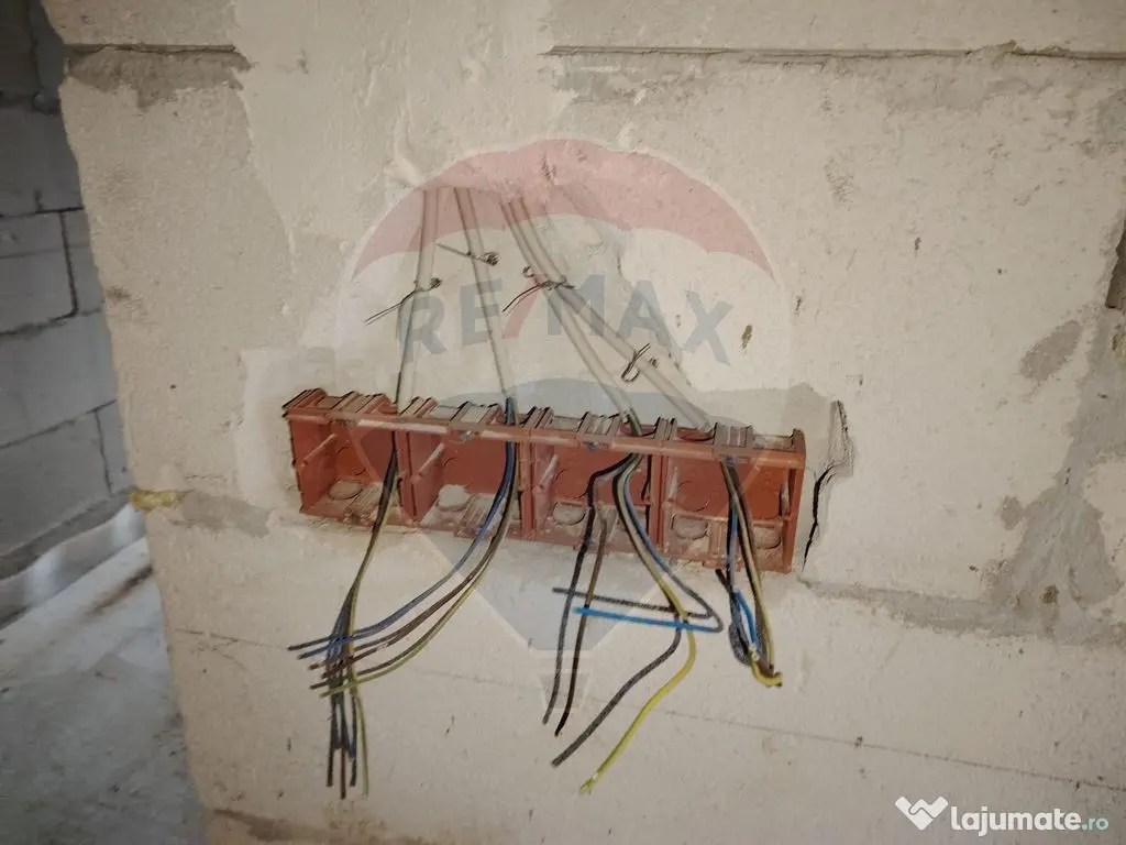 Casă / Vilă cu 8 camere de vânzare