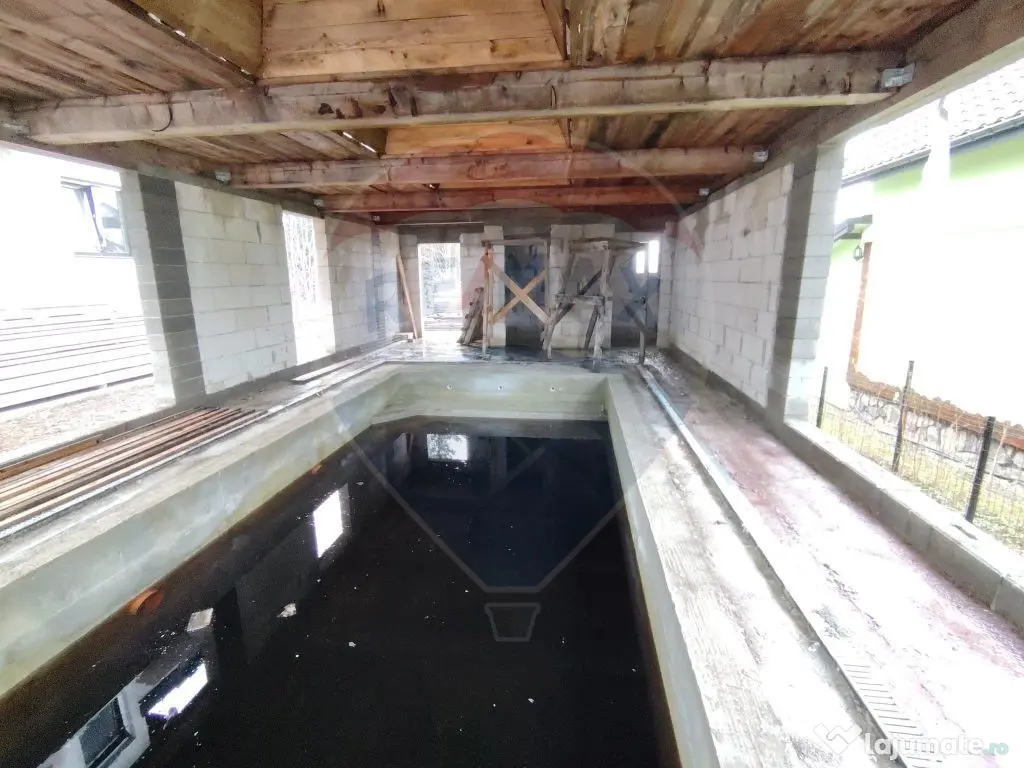 Casă / Vilă cu 8 camere de vânzare