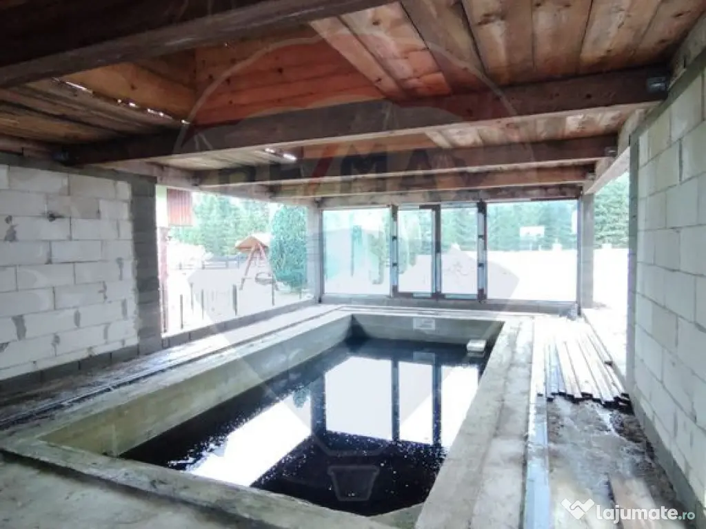 Casă / Vilă cu 8 camere de vânzare