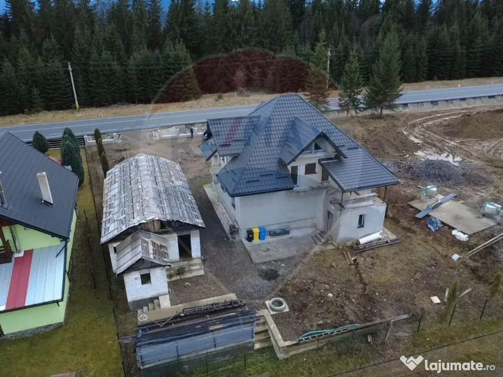 Casă / Vilă cu 8 camere de vânzare