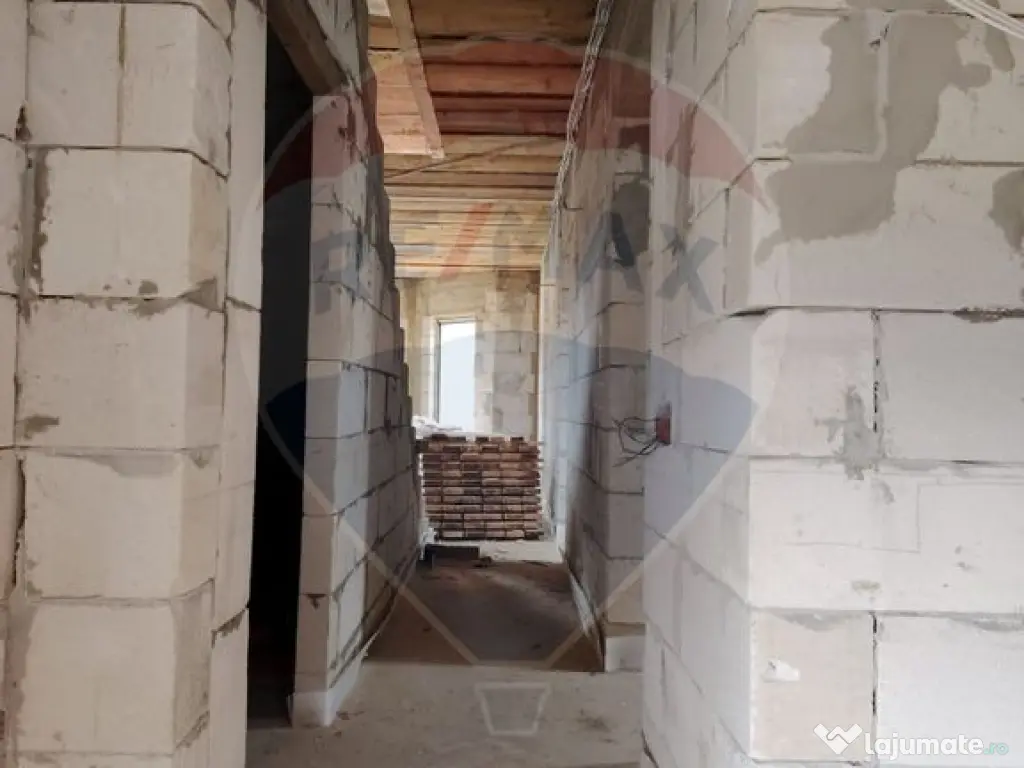 Casă / Vilă cu 8 camere de vânzare