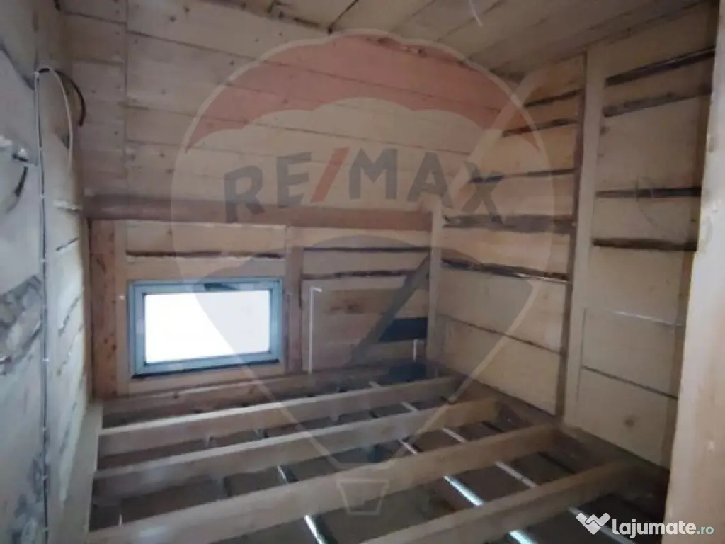 Casă / Vilă cu 8 camere de vânzare