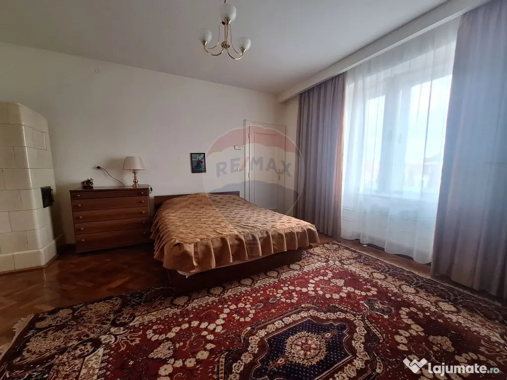 Apartament 4 camere , pet friendly, cu parcare si curte, ... 